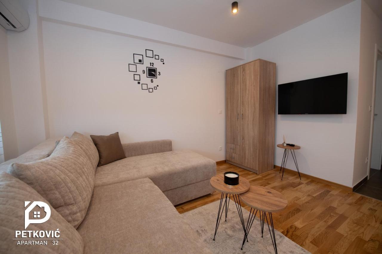 Petkovic Apartmani Studio32 Jagodina Bagian luar foto