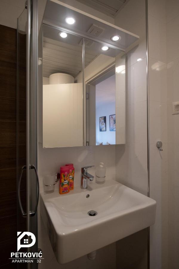 Petkovic Apartmani Studio32 Jagodina Bagian luar foto